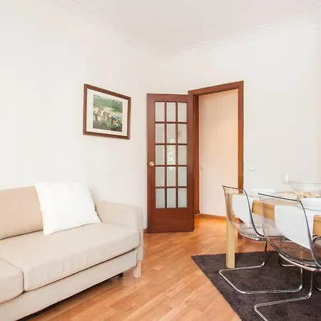 Autentic Monumental Apartment