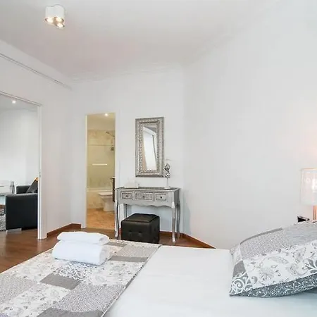 Autentic Monumental Apartment
