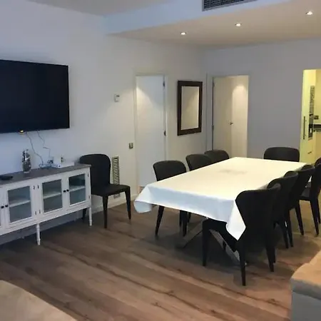 Autentic Monumental Apartment