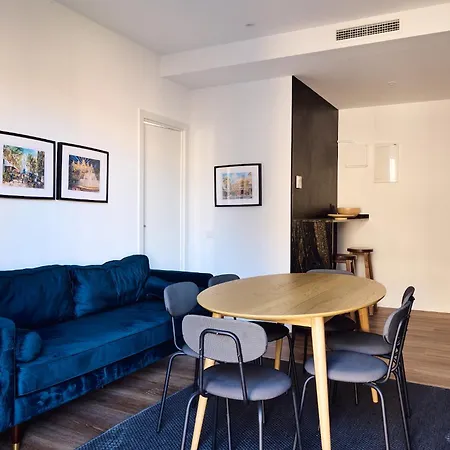 Autentic Monumental Apartment